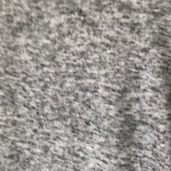 a.n.a Heather Gray Cap sleeve v-neckT-shirt top sequins Size M Pretty Good used - Picture 6 of 9